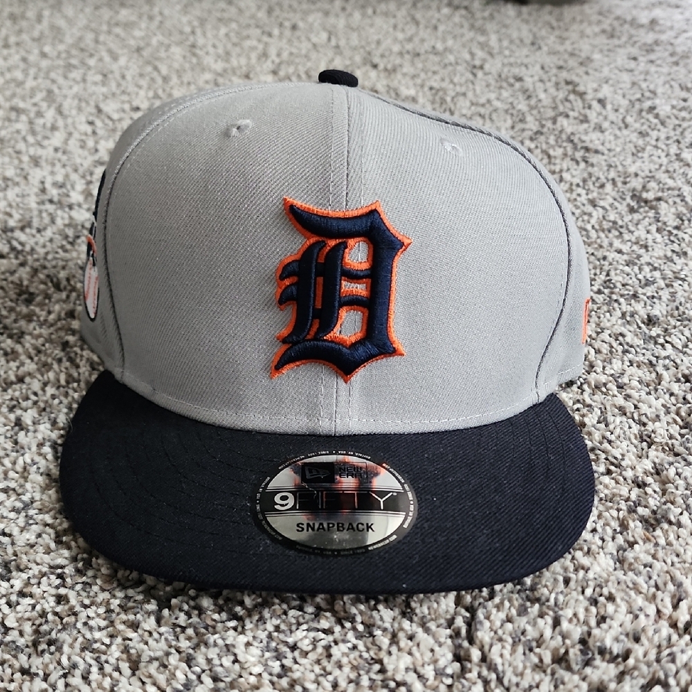 New Era Gray and Black 9FIFTY Snapback Cap
